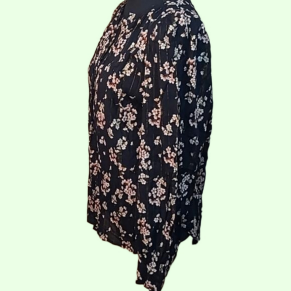 LOFT women's blouse. Black. Floral. Gold pinstripes.Size M. - Picture 4 of 7